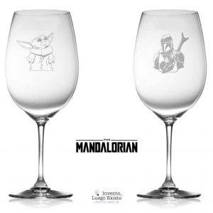 Dos copas de El Mandaloriano y Boba Fett