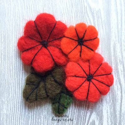 Broche «Flores Rojas» de lana merina fieltrada (Md:1)