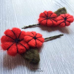 Horquillas «Flores Rojas» de lana merina fieltrada (Md:1)